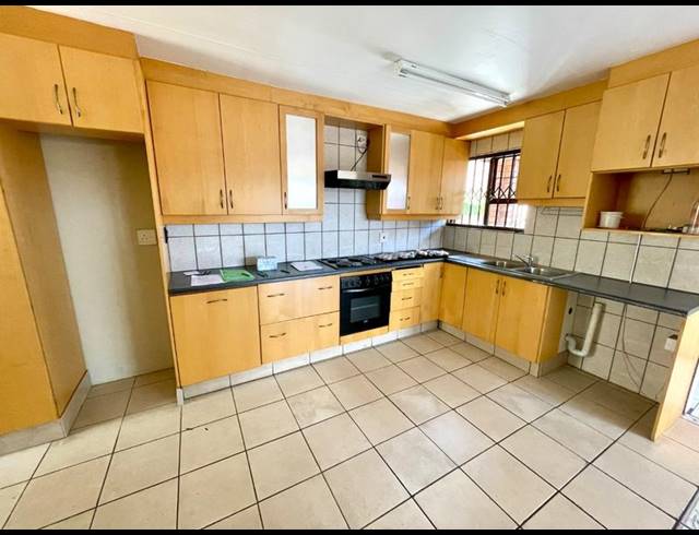 2 BEDROOM TOWNHOUSE FOR SALE IN RANGEVIEW